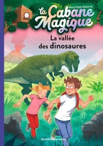 Couverture de La Cabane Magique tome 1, La vallée des dinosaures, de Mary Pope Osborne, Bayard Jeunesse